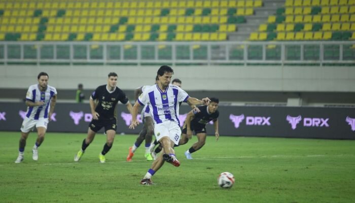 Kontroversi VAR Hingga Comeback Gila! 2-2 PERSIB Paksa Dewa United Drop Poin: Puncak Klasemen Liga 1 Mendidih…