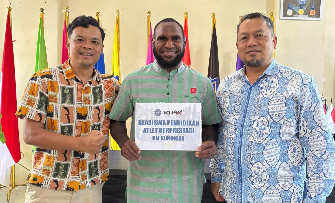 Ikhsan Lani, mahasiswa UM Kuningan asal Papua, menang TKO di One Pride MMA 89 dan raih beasiswa penuh dari kampus.