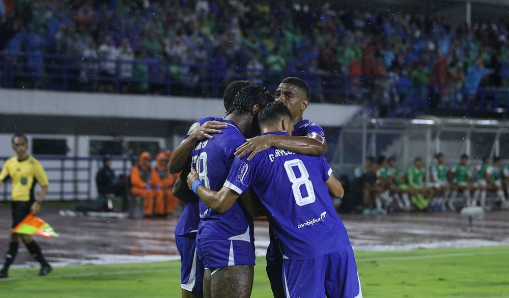 Persib vs Bali United berakhir 3-2. Drama kartu merah dan lima gol jaga peluang hattrick juara, Maung Bandung kokoh di puncak.