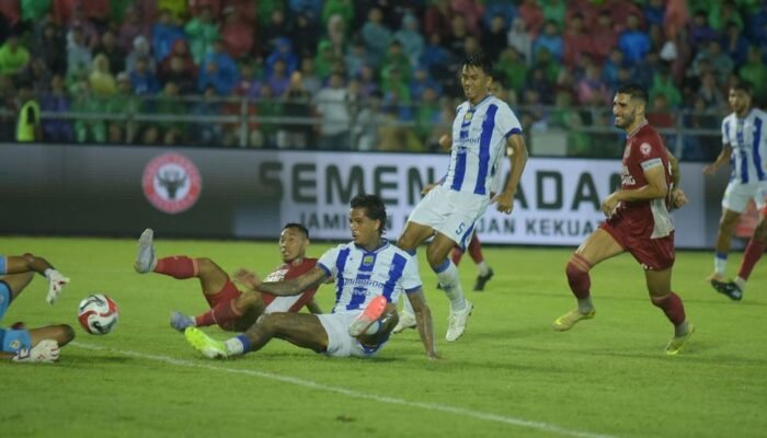 Jalan Tol Menuju Hattrick Juara Liga 1: Persib Bandung Jinakkan Semen Padang Lewat Brace Ramon Tanque