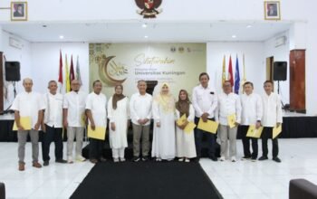 Halal Bihalal Uniku meriah dengan pengumuman akreditasi A Prodi PBI dan hadiah umrah gratis bagi 10 dosen serta staf kampus.
