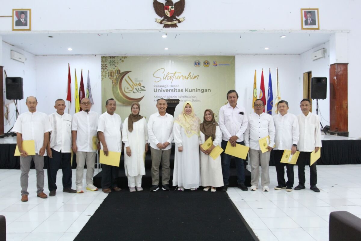 Halal Bihalal Uniku meriah dengan pengumuman akreditasi A Prodi PBI dan hadiah umrah gratis bagi 10 dosen serta staf kampus.