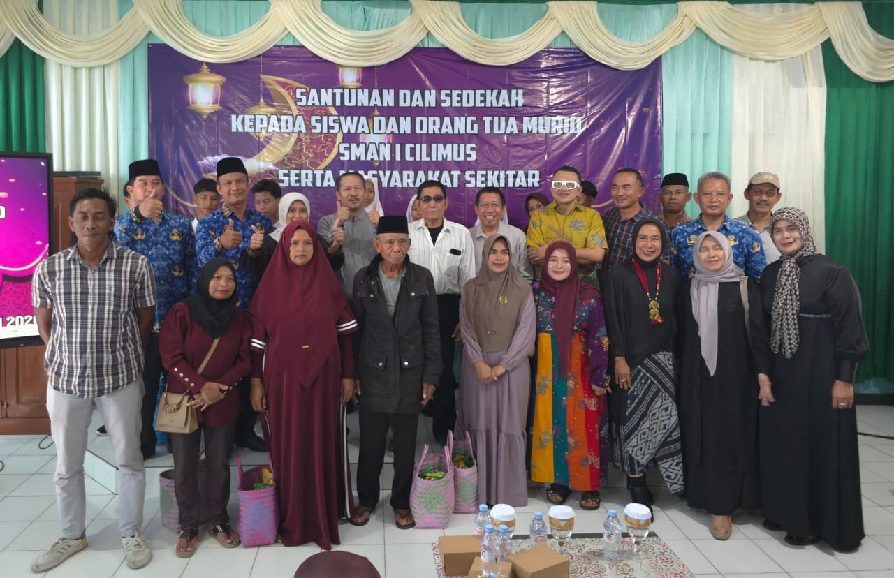 Alumni SMAN 1 Cilimus Angkatan ’87 menggelar santunan dan bantuan seragam bagi siswa serta membangun jejaring alumni.
