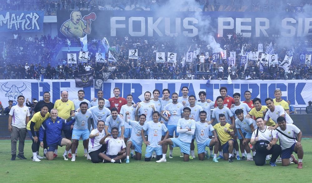 Jelang El Clasico Persib vs Persija di Samarinda, skuad Persib Maung Bandung dapat suntikan motivasi usai diserbu ribuan Bobotoh di GBLA.