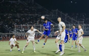Persib Bandung remontada, bangkit dari 0-2 kalahkan Bhayangkara 4-2, comeback dramatis antar Maung ke puncak klasemen Liga 1 BRI Super League.