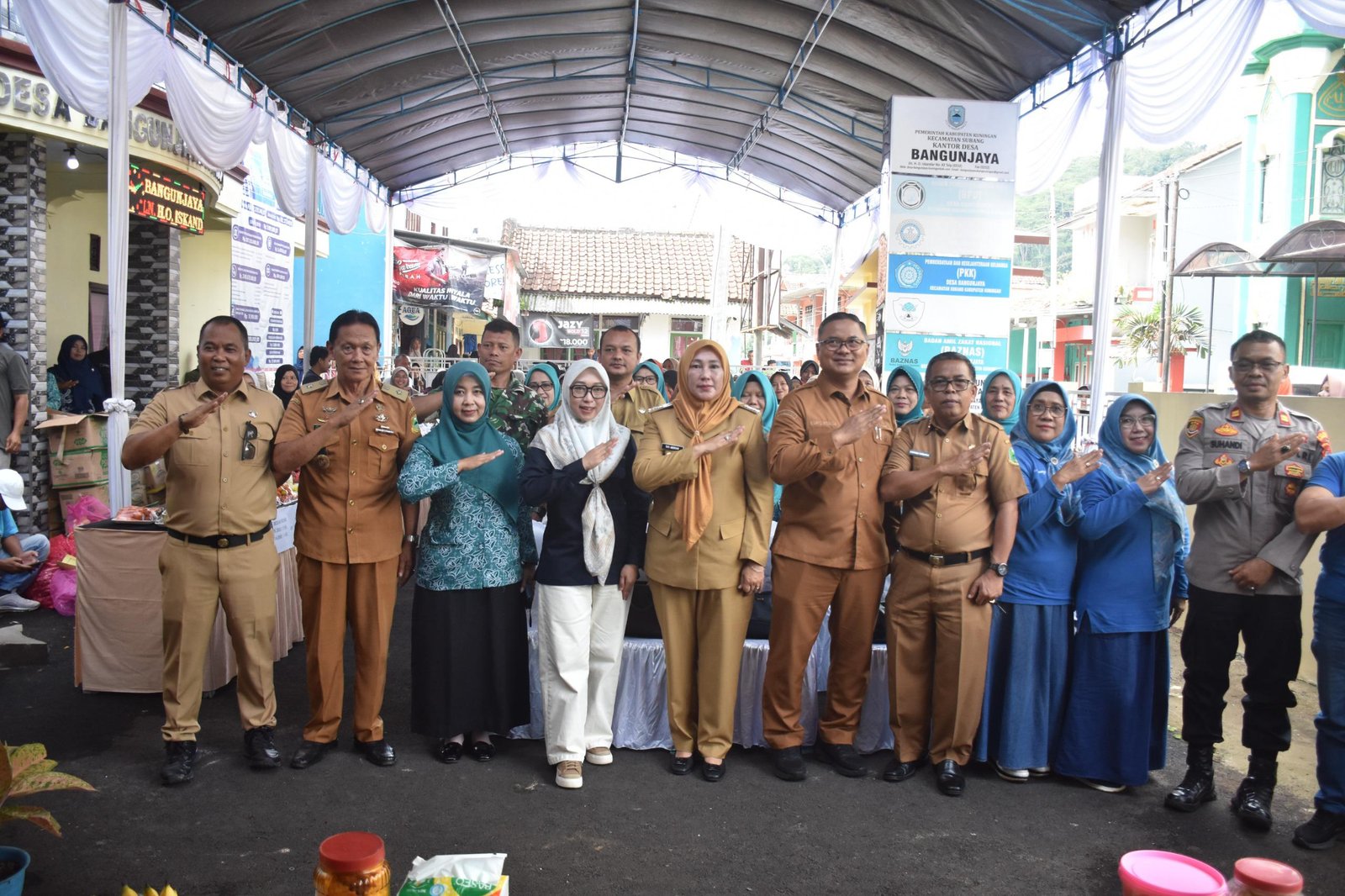 Pemkab Kuningan gelar Gerakan Pangan Murah untuk tekan inflasi dan jaga daya beli warga jelang Iduladha 2026.