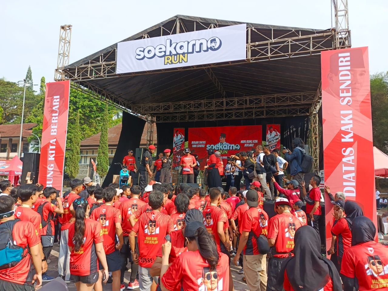 Soekarno Run Kuningan 2026 diikuti ratusan peserta untuk memperingati Bulan Soekarno sekaligus menanamkan semangat Pancasila dan nasionalisme.