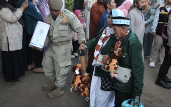 Kuningan Sambut 244 Jemaah Haji Kloter 39, Air Mata Haru Iringi Pertemuan dengan Keluarga