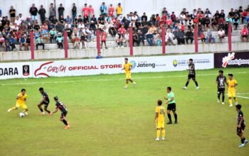 Nonton Langsung Pakai Bus, Bupati Dian Saksikan Langsung PESIK Kuningan Singkirkan Rival di Grup Q Persibangga