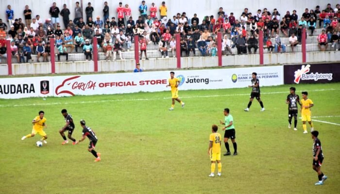 Nonton Langsung Pakai Bus, Bupati Dian Saksikan Langsung PESIK Kuningan Singkirkan Rival di Grup Q Persibangga
