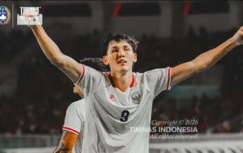 Pesta gol di Pakansari! Timnas Indonesia gilas Kamboja 5-1 di Piala AFF 2026 lewat hat-trick mematikan striker anyar Mitchell Baker.