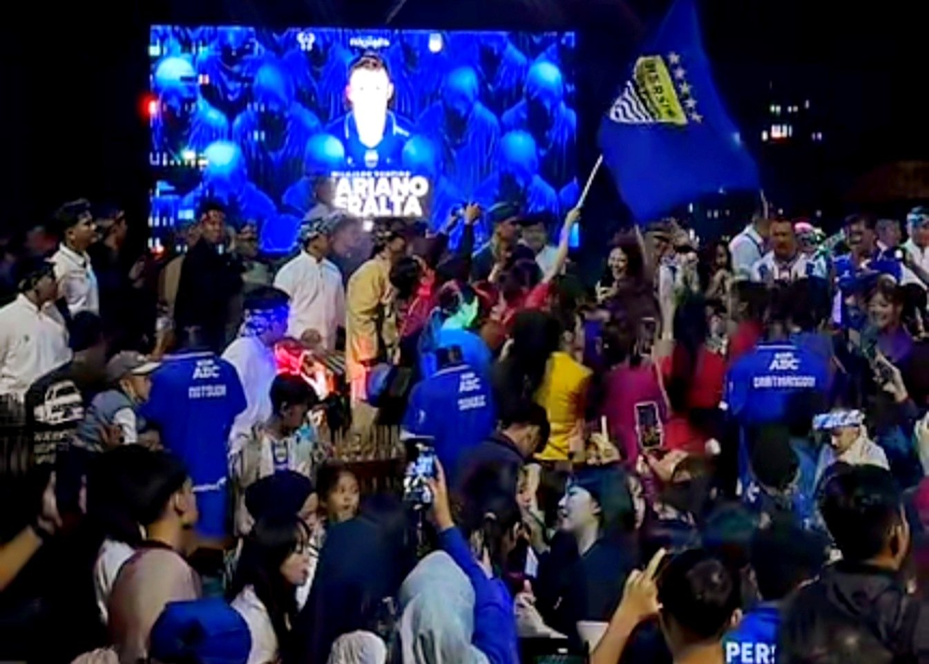 Persib resmi memperkenalkan Mariano Peralta di Saung Angklung Udjo. Striker Argentina jadi rekrutan ketujuh Maung Bandung.