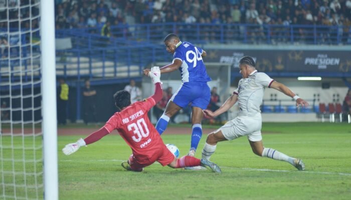 Gol Cantik Backheel Uilliam Barros Pembuka Jalan PERSIB Tekuk Arema FC di Piala Presiden 2026, Tapi…