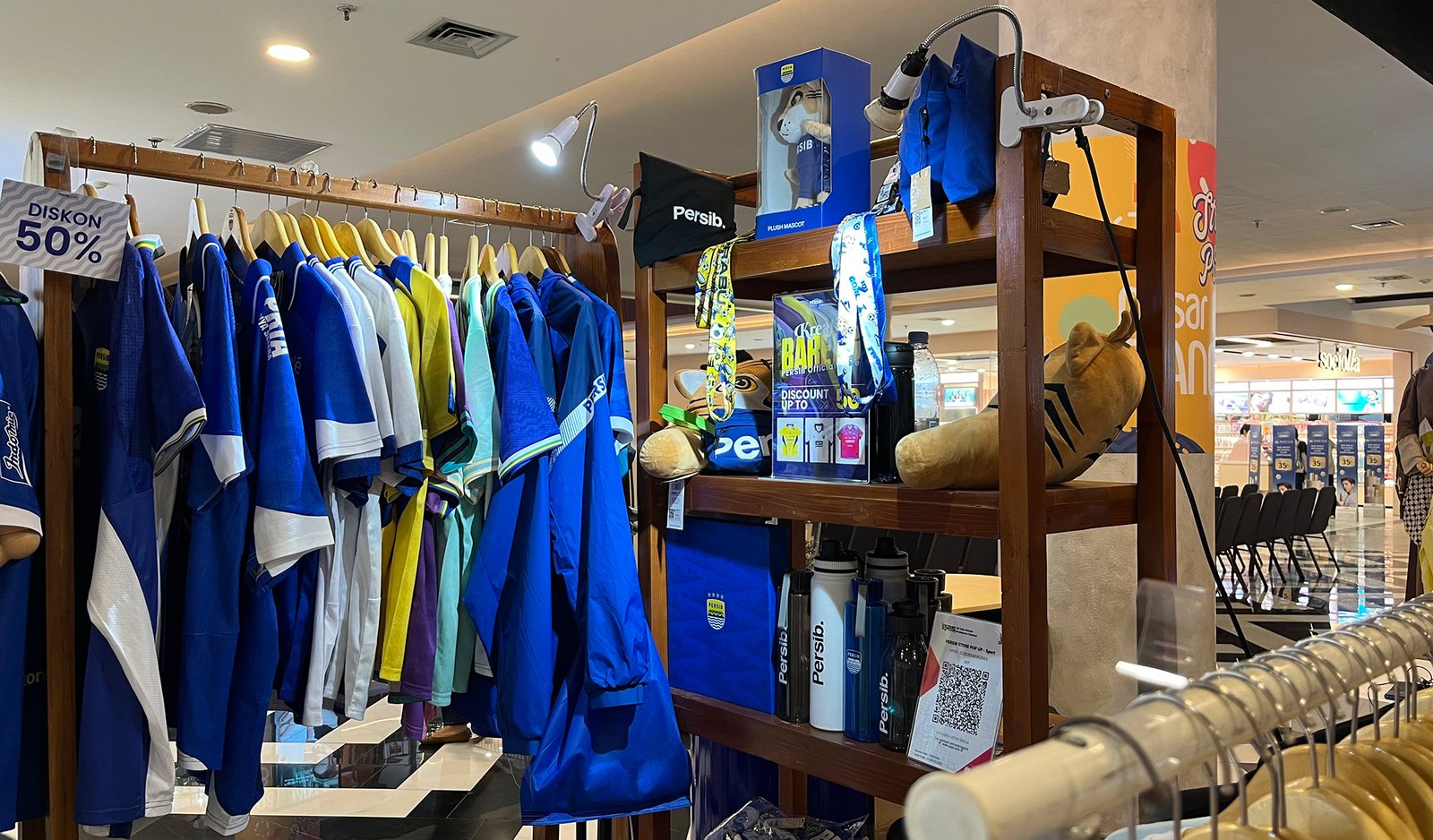 PERSIB Store hadir di Pasar Kreatif Bandung hingga 19 Juli 2026 dengan jersey juara, merchandise original, dan diskon hingga 50 persen.