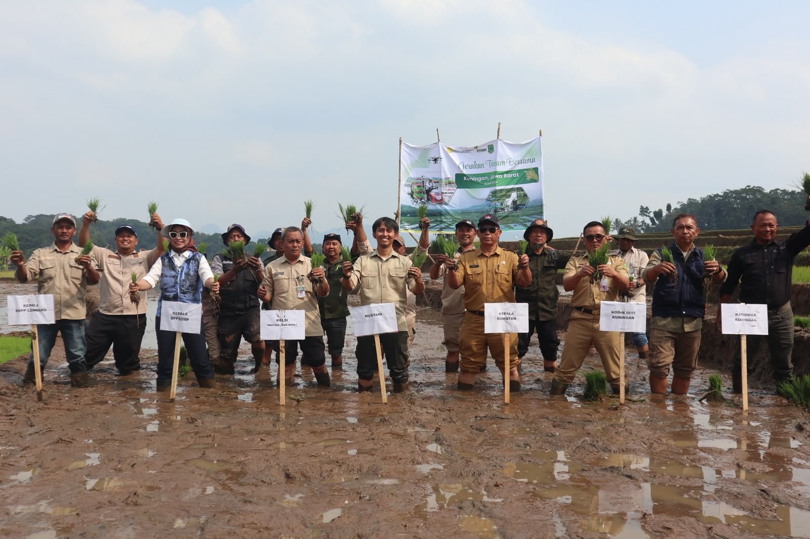 Kementan dan Pemkab Kuningan genjot percepatan tanam padi di Cigugur & Cilimus demi kejar target swasembada pangan nasional.