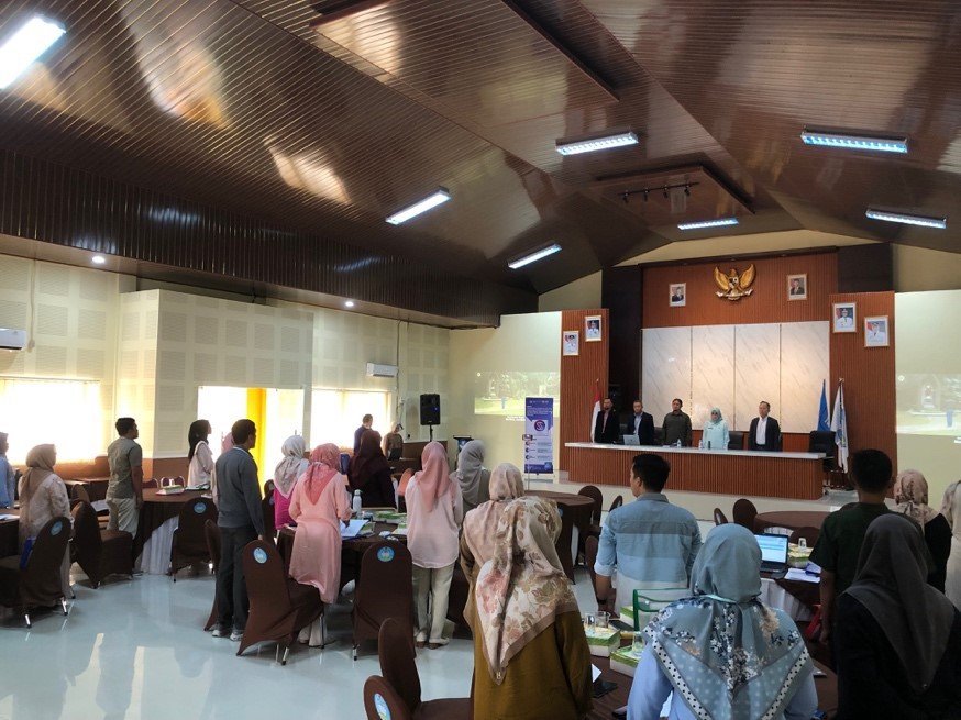 SIRUPI karya Uniku hadir di SLBN Taruna Mandiri Kuningan, membantu siswa disabilitas mengenali uang Rupiah berbasis AI.