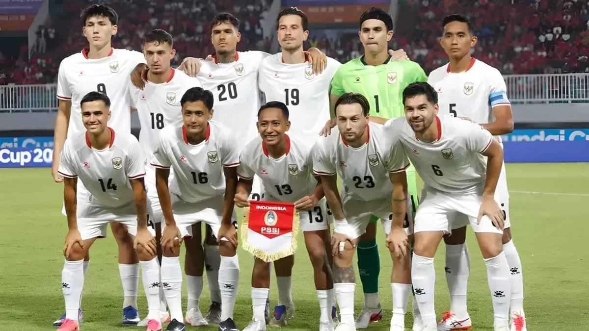 Timnas Indonesia bantai Timor Leste 3-0 di ASEAN Championship 2026 lewat gol Shayne, Thom Haye, dan Mitchell Baker. Garuda tempel Singapura!