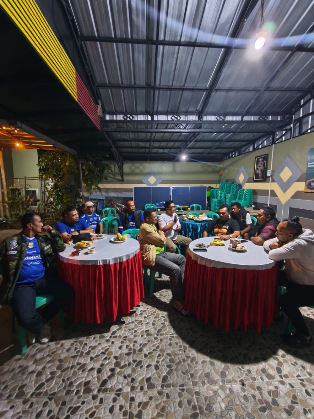 BOBOKO Kuningan gelar nobar Persib vs PSM sambil siapkan program pelatihan UMKM dan bakti sosial bagi anggota serta warga.