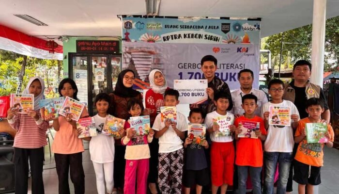 Tingkatkan Minat Baca, KAI Logistik Salurkan 1.700 Buku melalui Program “Gerbong Literasi”