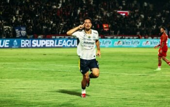 Persib Maung Bandung bangkit dari ketertinggalan dan menang 2-1 atas Persijap Jepara lewat gol Thom Haye dan Uilliam Barros.