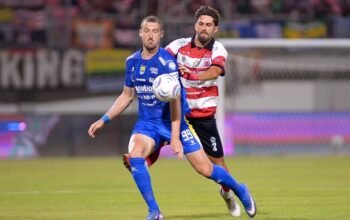 Persib kalah 0-1 dari Madura United (MU) lewat gol menit akhir Mitkov. Maung Bandung tertahan di posisi kedelapan klasemen Super League.
