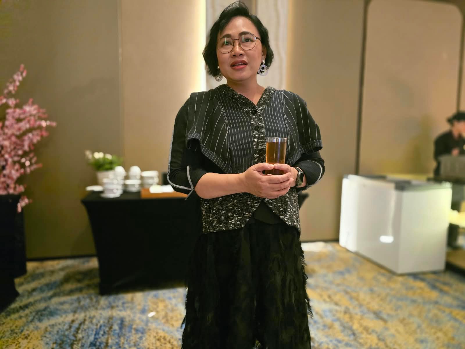Elin Y. Kristanti dari AMSI soroti dampak AI dan zero-click search pada pers. Verifikasi lapangan jadi benteng terakhir jurnalistik!