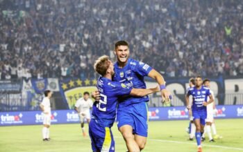 Persib Bandung bekuk Persik Kediri 1-0 di Si Jalak Harupat lewat gol sundulan Julio Cesar pada sentuhan pertamanya di menit 78.