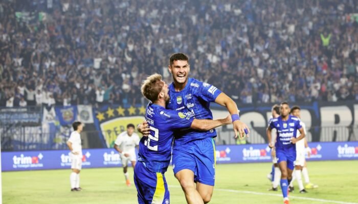 Sundulan Julio Cesar Bawa Persib Amankan 3 Poin atas Persik